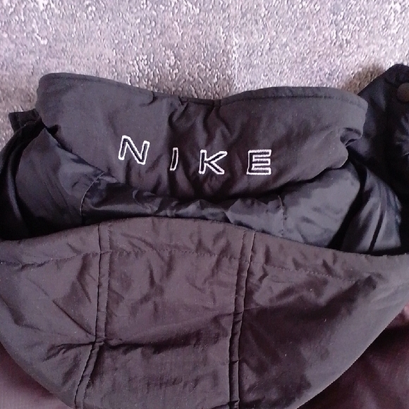 Vintage 90s Nike Men's Black and Brown Puffer Jacket - Picture 10 of 12